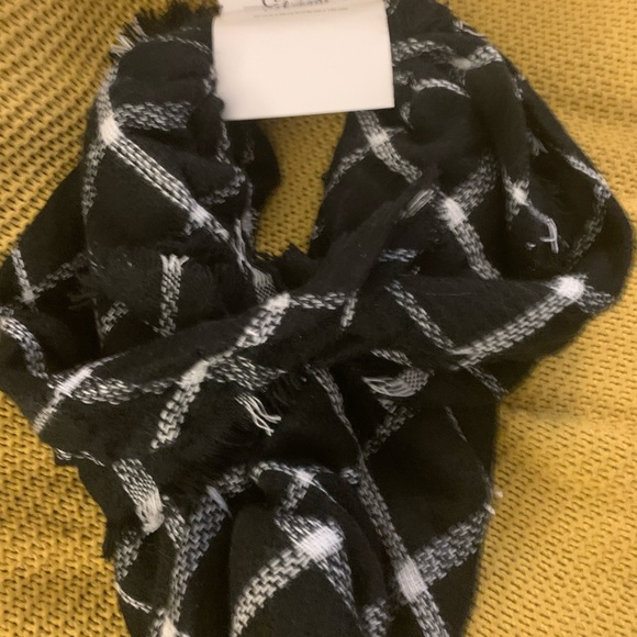 Beanie and Infinity Scarf Set - Picture 3 of 7